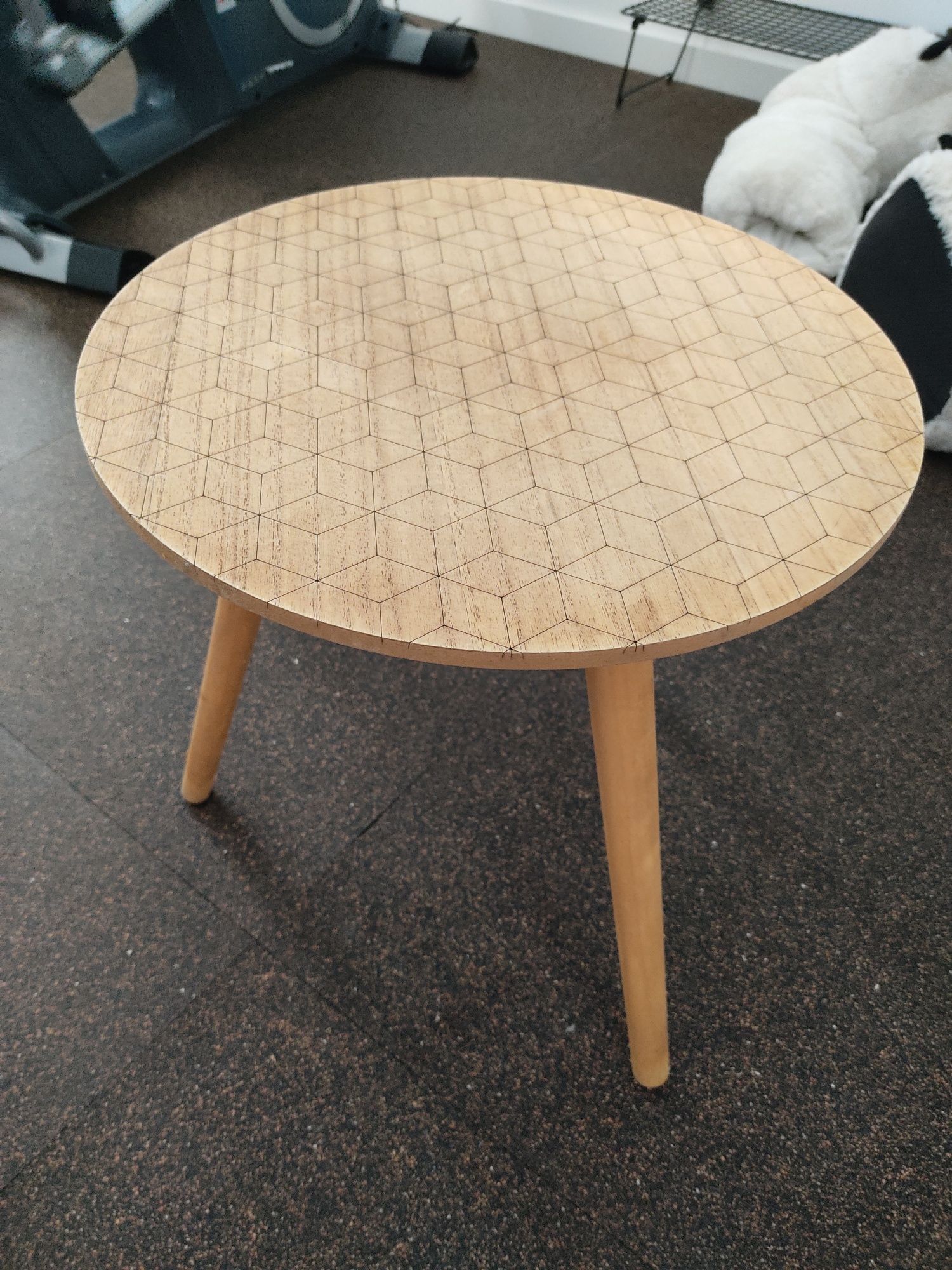 Mesa de cabeceira em contraplacado