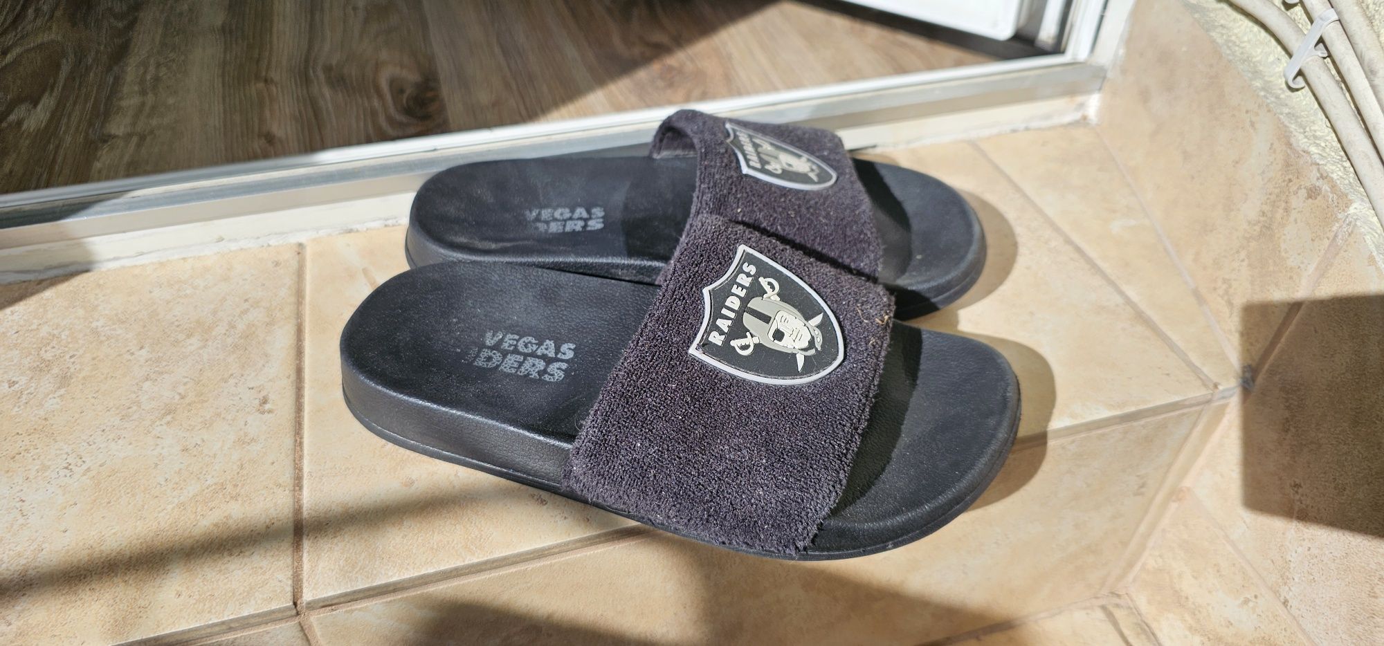Klapki damskie Las Vegas RAIDERS rozmiar 37 wkładka 23cm