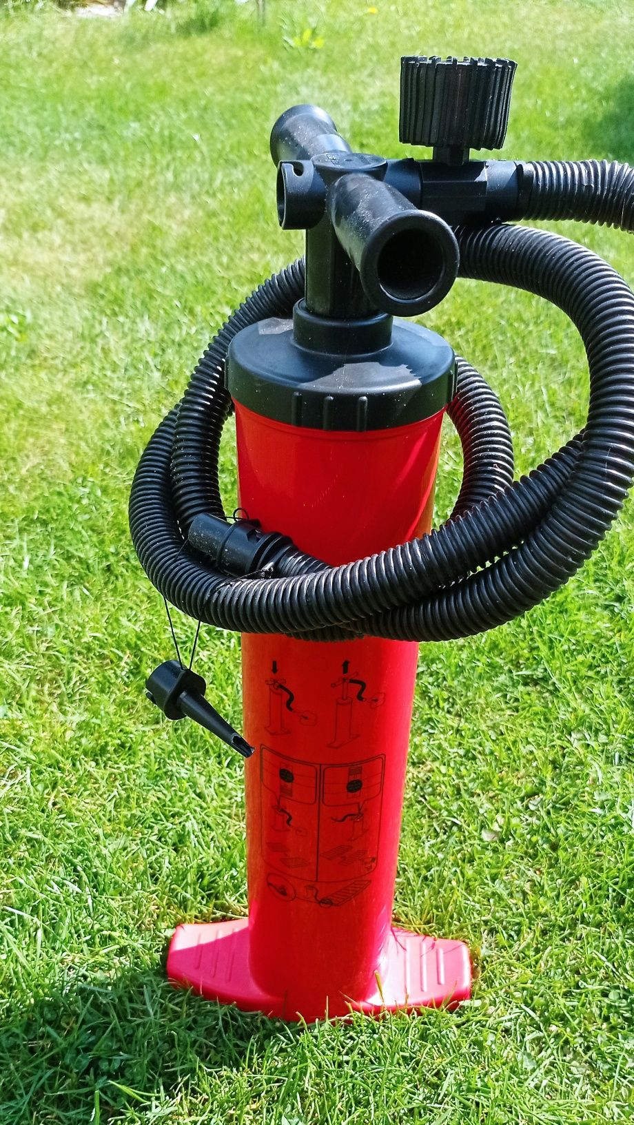 Namiot z materacami, szafką i pompką