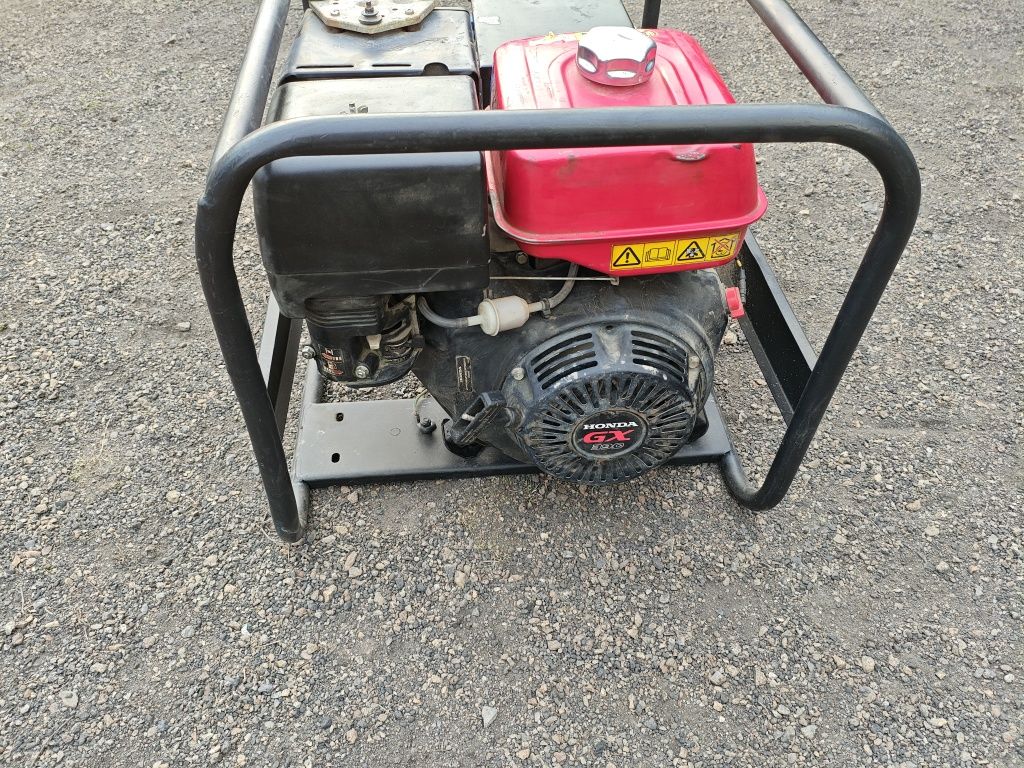 Agregat prądotwórczy 3 fazowy 5.6kW Honda ECT7000