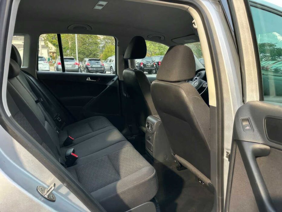 Volkswagen Tiguan S      2015