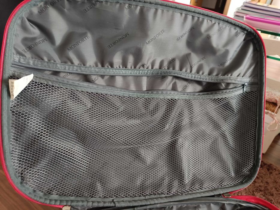 Trolley Monforte Vermelho – Compacto, Expansível e Resistente!