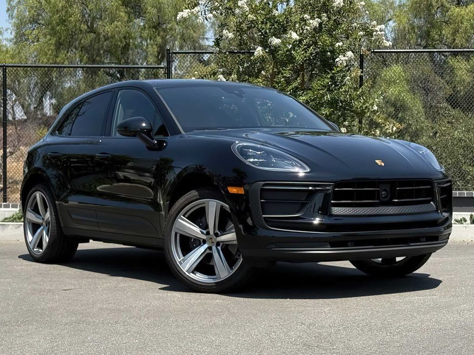 Porsche Macan      2025