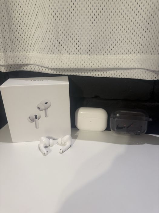 AirPods Pro 2 + etui nike