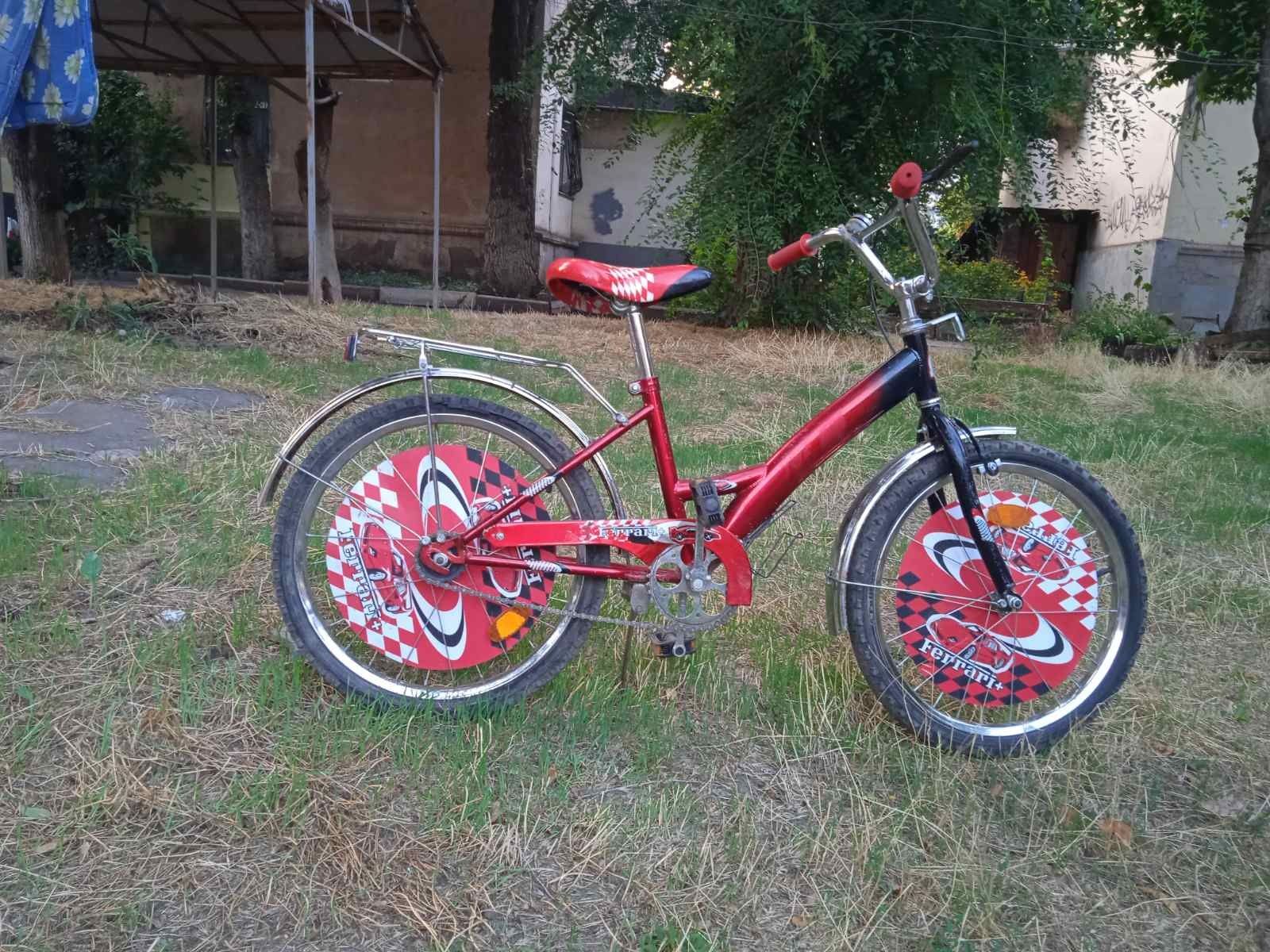 Продам велосипед детский ферари