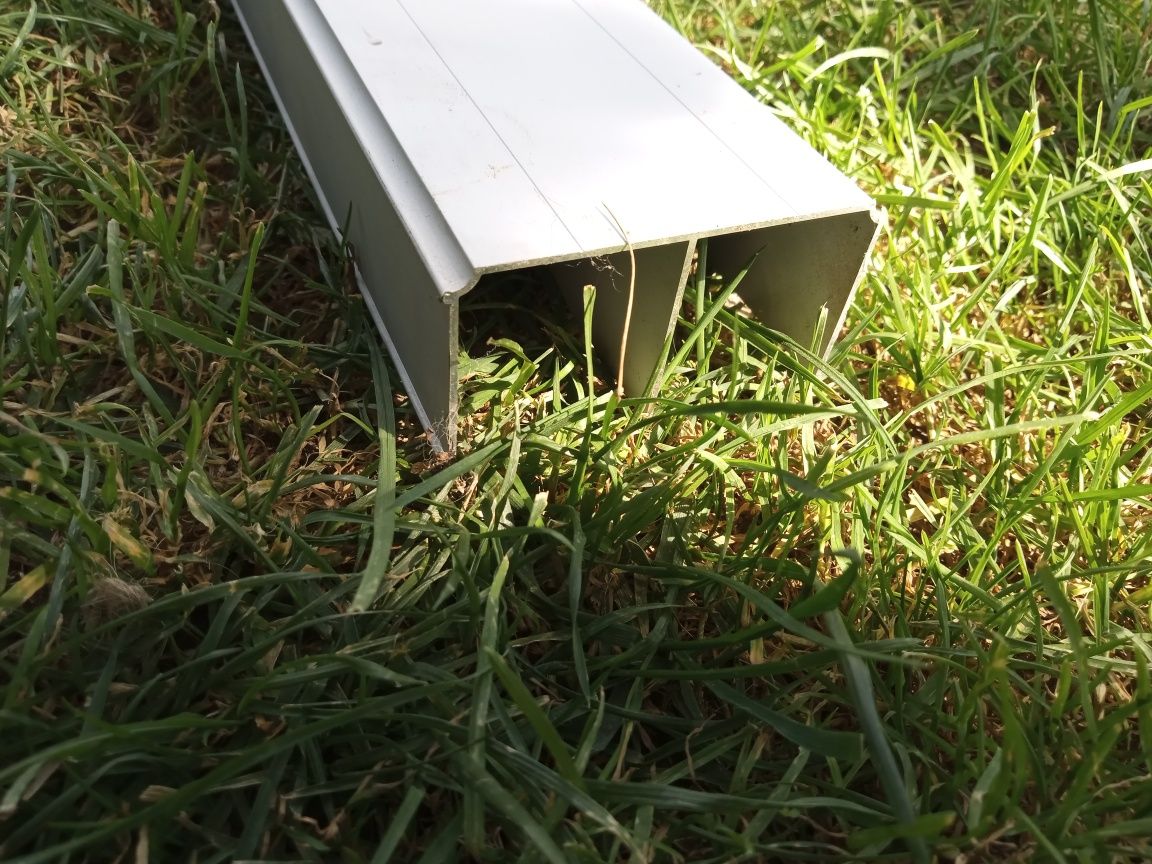 Profil aluminiowy do drzwi przesuwnych 200*8 cm