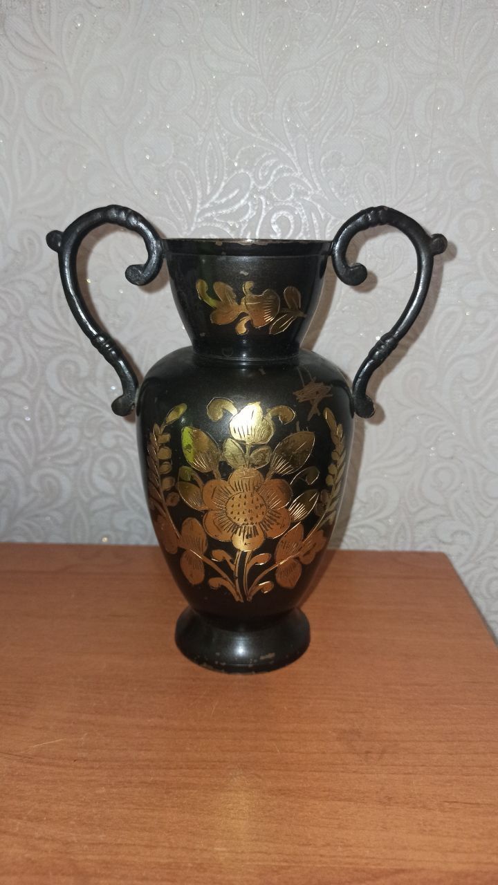 Латунная индийская ваза