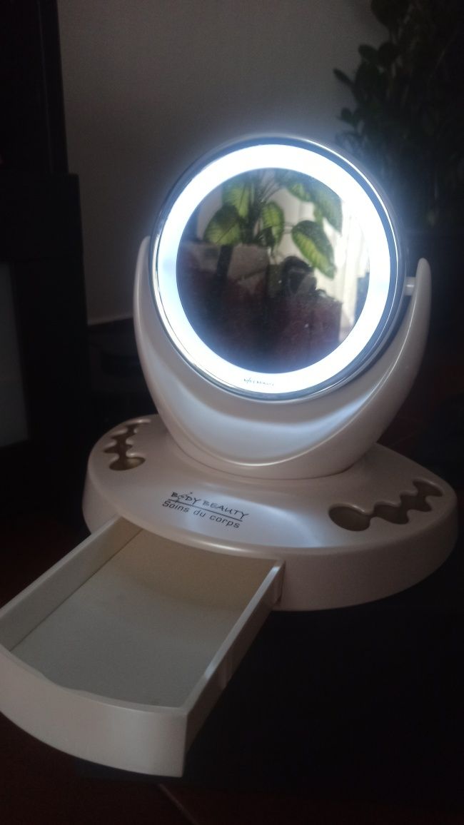 Espelho 360° com luz led e toucador