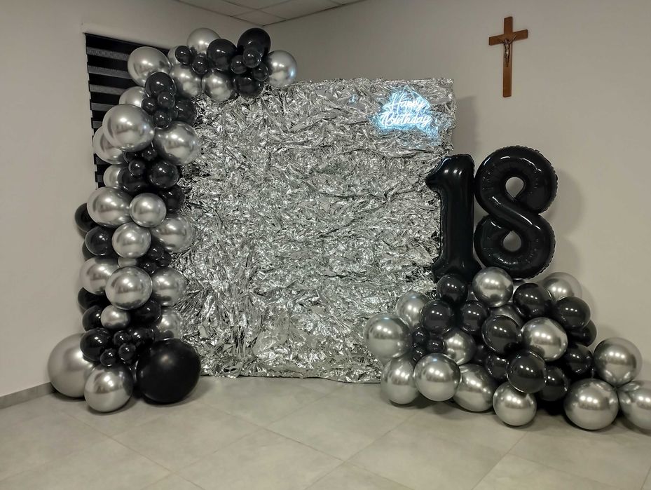 Ścianka tło urodziny 18 balony srebrno-czarna