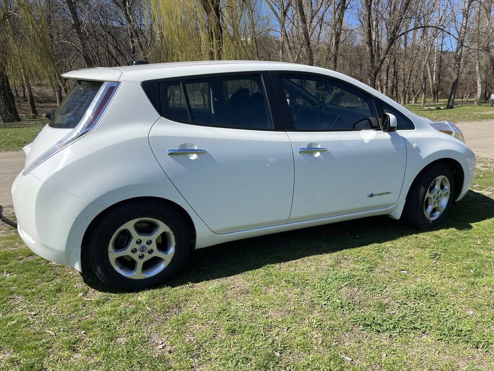 Nissan Leaf 2015 року