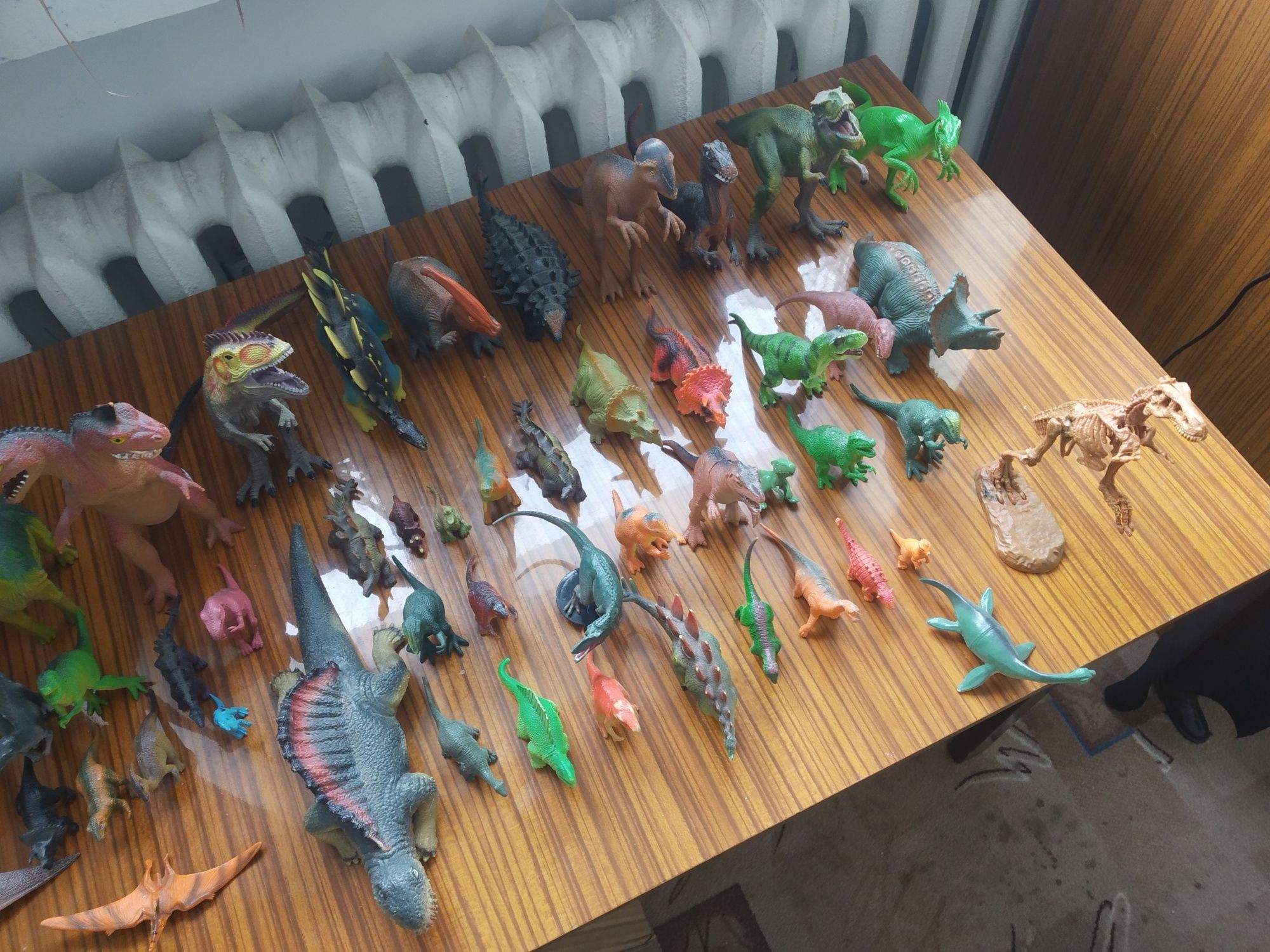 Duża kolekcja dinozaurów i smoków