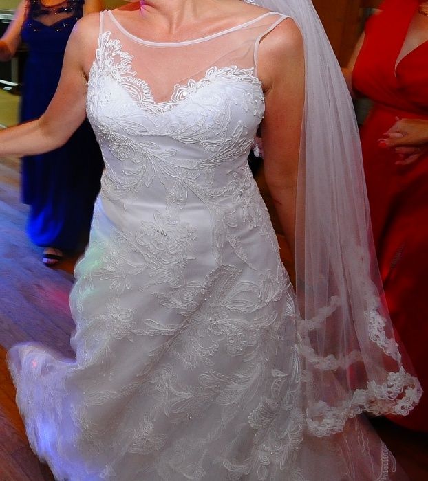 Piękna biała haftowana suknia ślubna z trenem Lilian West 6353 rozm.38