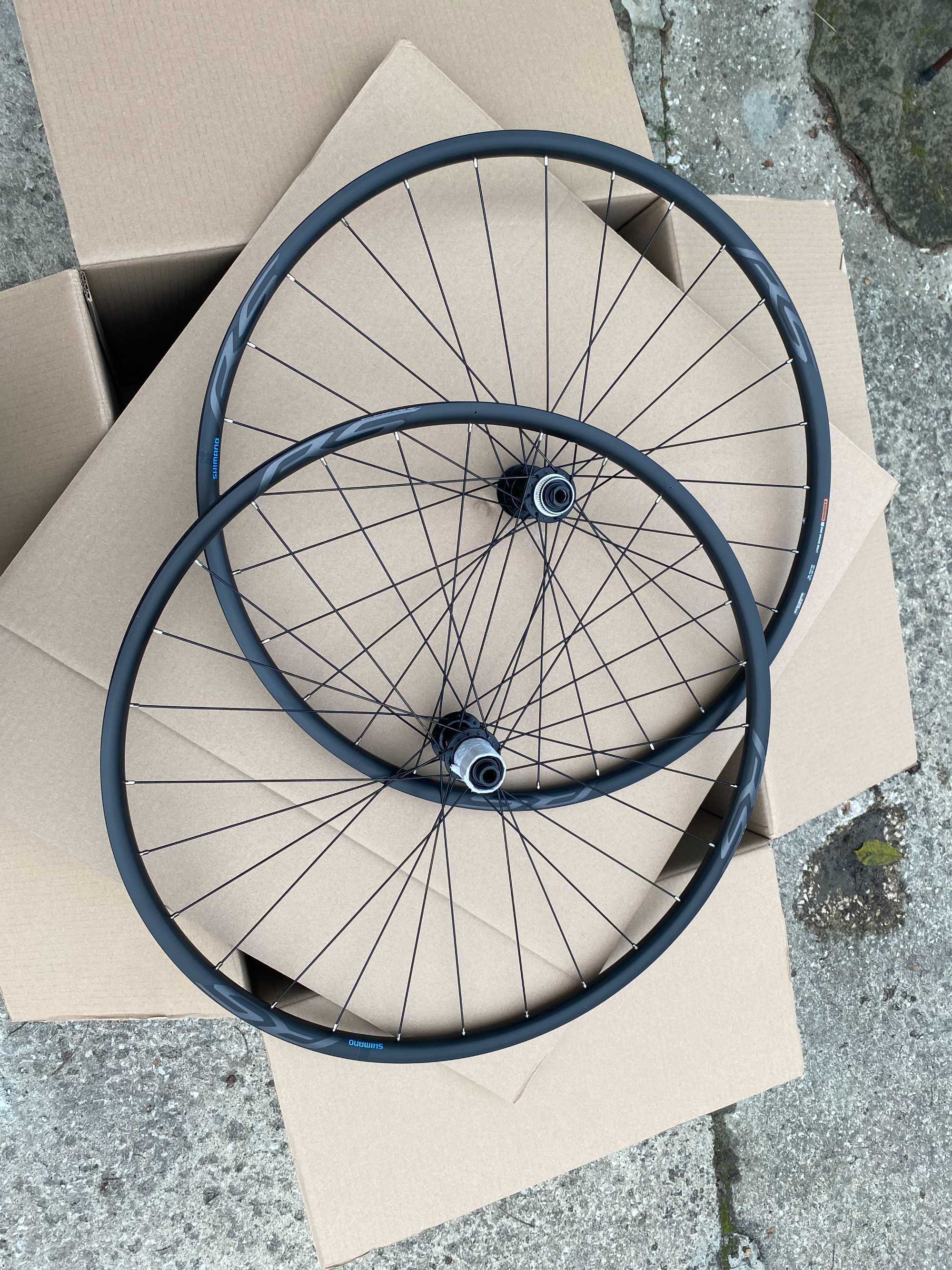 Koła szosowe gravelowe Shimano WH-RS171 DISC 100x12 / 142x12 28H nowe