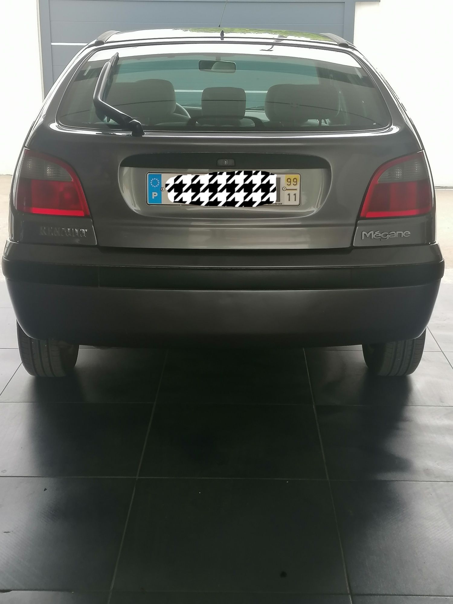 Renault Megane.        .