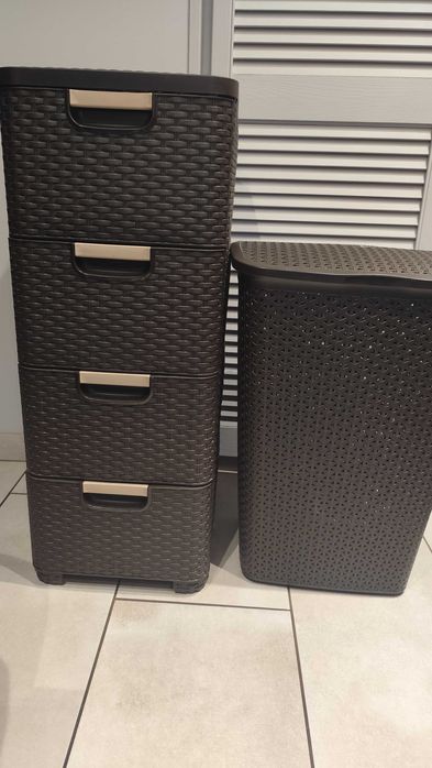 Regał z koszem do łazienki