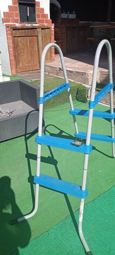 Escadas piscina até 84cm