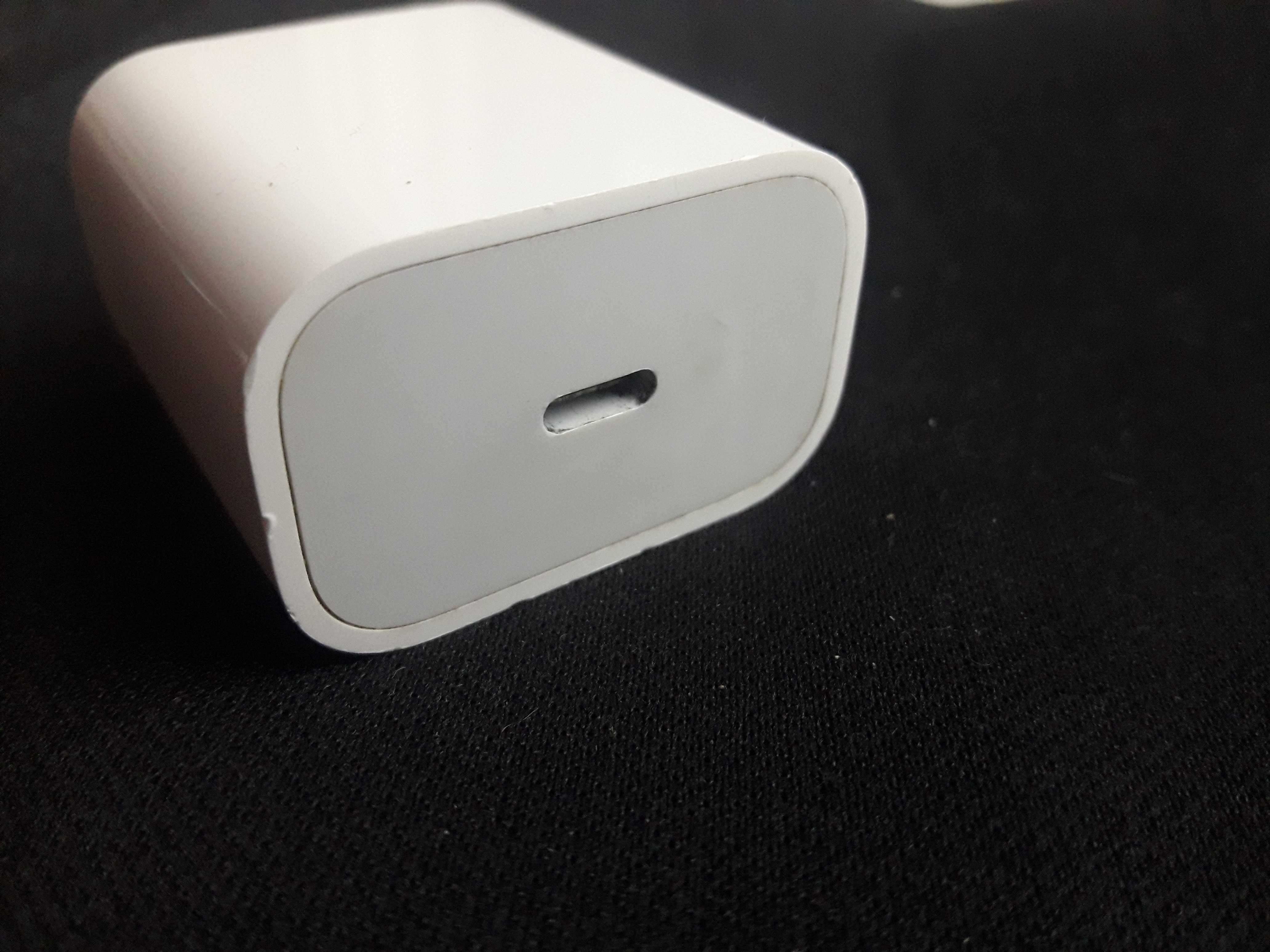 Зарядное устройство Apple USB-C Power Adapter A1720 18W