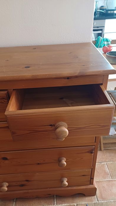 Cómoda de madeira