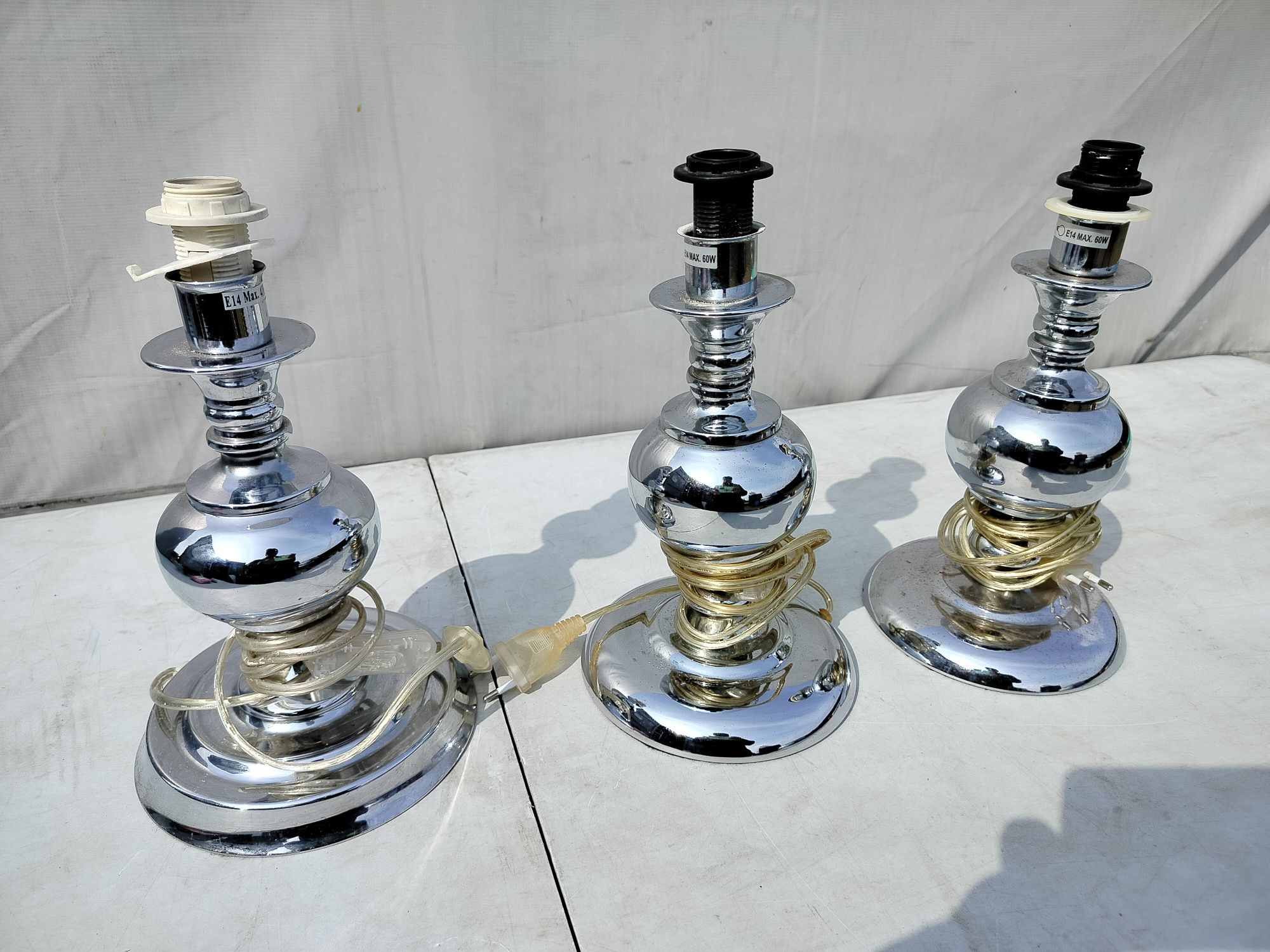 Trzy stylowe lampki
