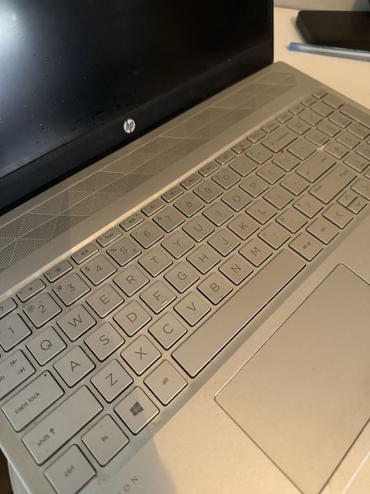 Laptop Hp z rozbitą matrycą