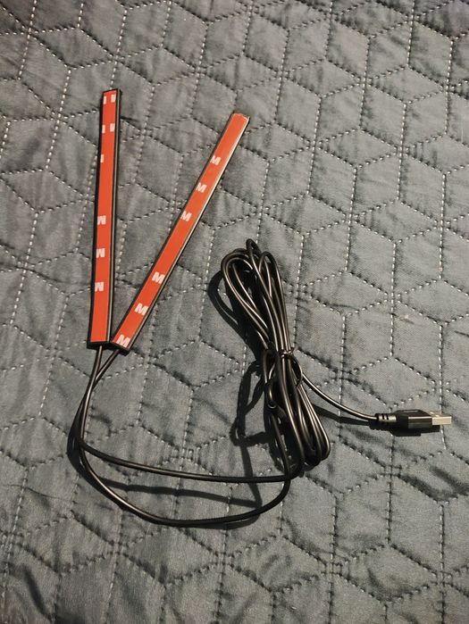 Dwie połączone taśmy LED