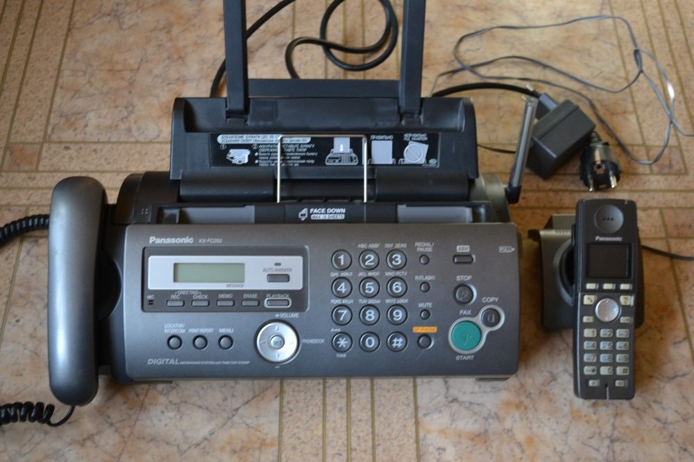 Телефон-факс Panasonic KX-FC 253 с трубкой.