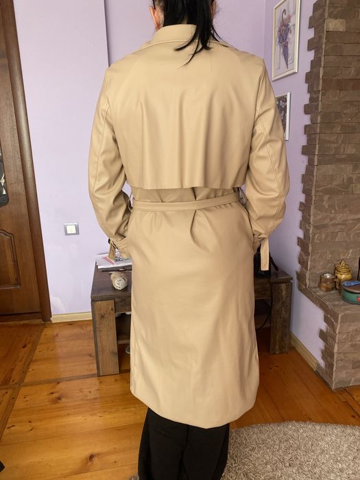 Бежевий трендовий тренч