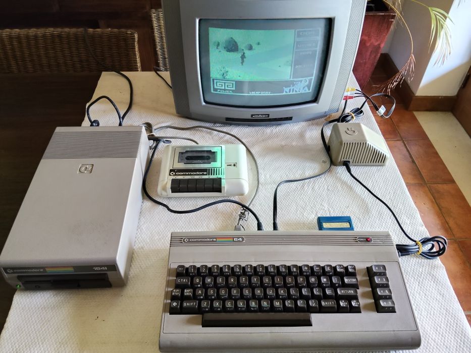 Computador Commodore 64 Breadbin