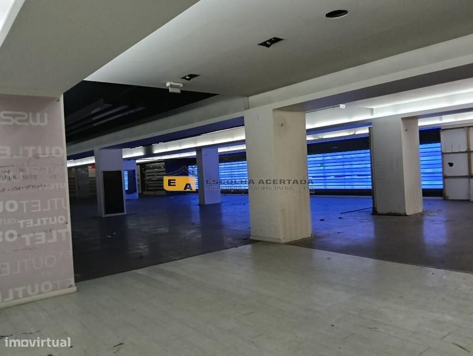 Loja Em Centro Empresarial