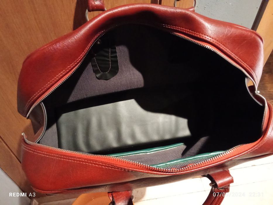 Bolsa grande em cabedal