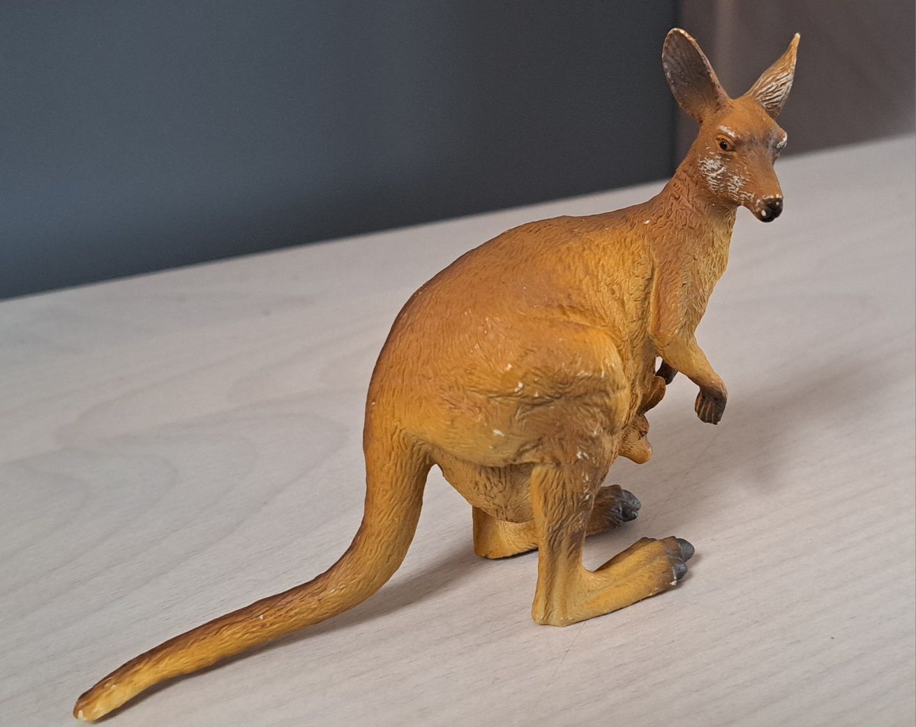 Figurka Collecta kangur rudy samica