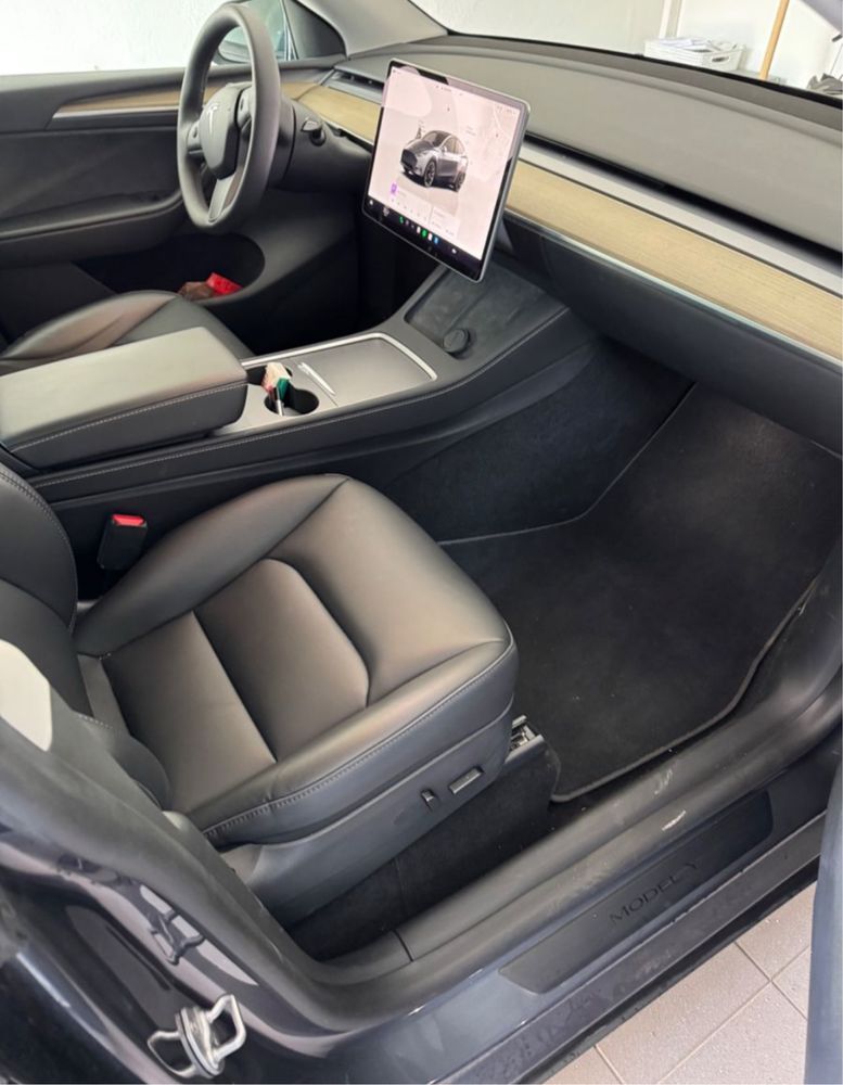 Tesla Model Y dual motor longue range