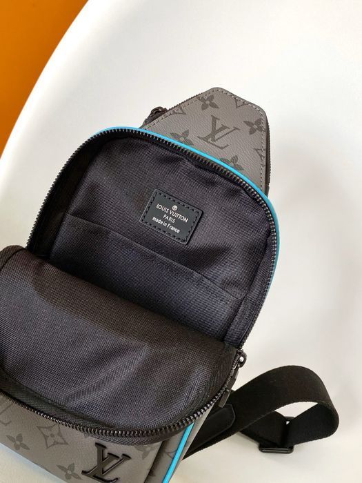 LOUIS VUITTON AVENUE сумка мужская серая с голубой обводкой голубая