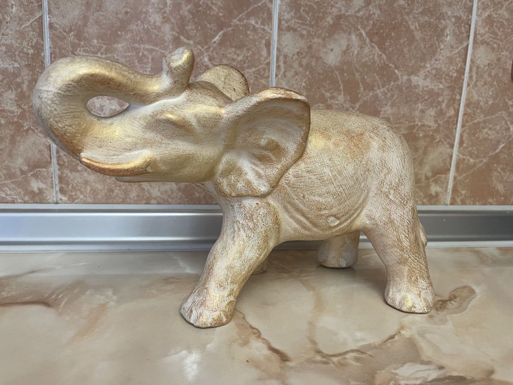 Керамічний слон, статуетка.