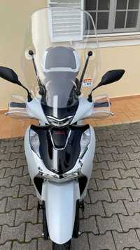 Honda scooter SH125i from 2022 - with windshield - like new