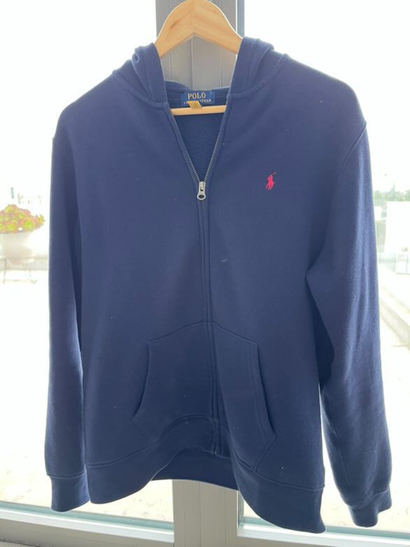 casaco ralph lauren azul com simbolo vermelho
