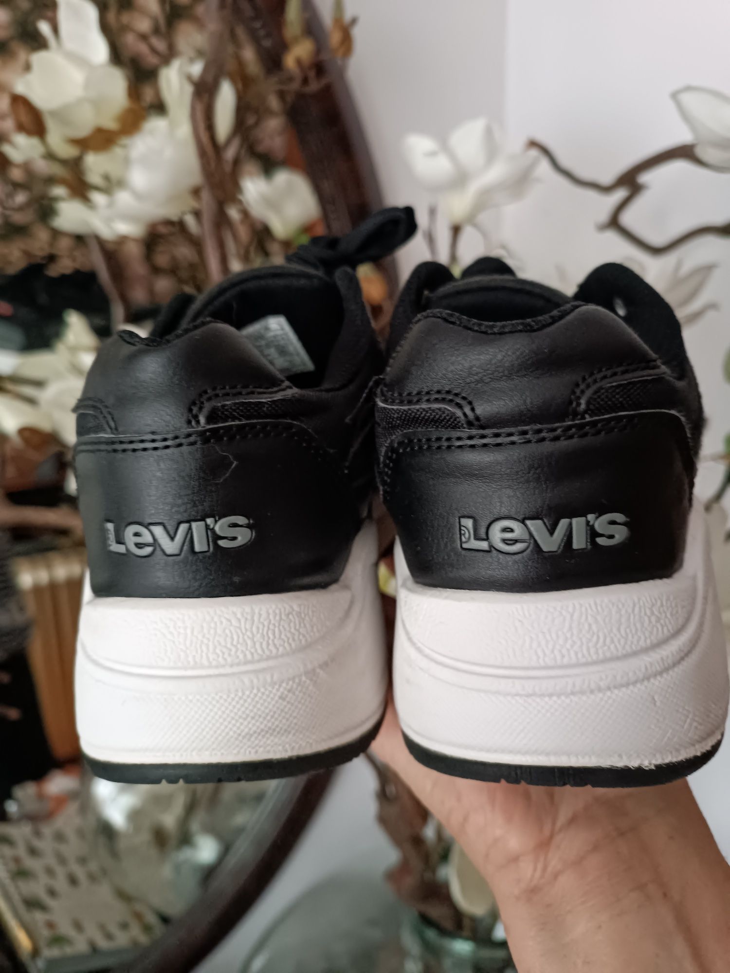 Buty Levi's rozm.37