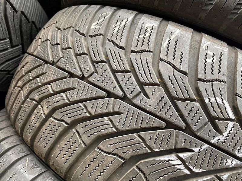215/55r17 Kumho WinterCraft WP52_7mm_2szt_(267)