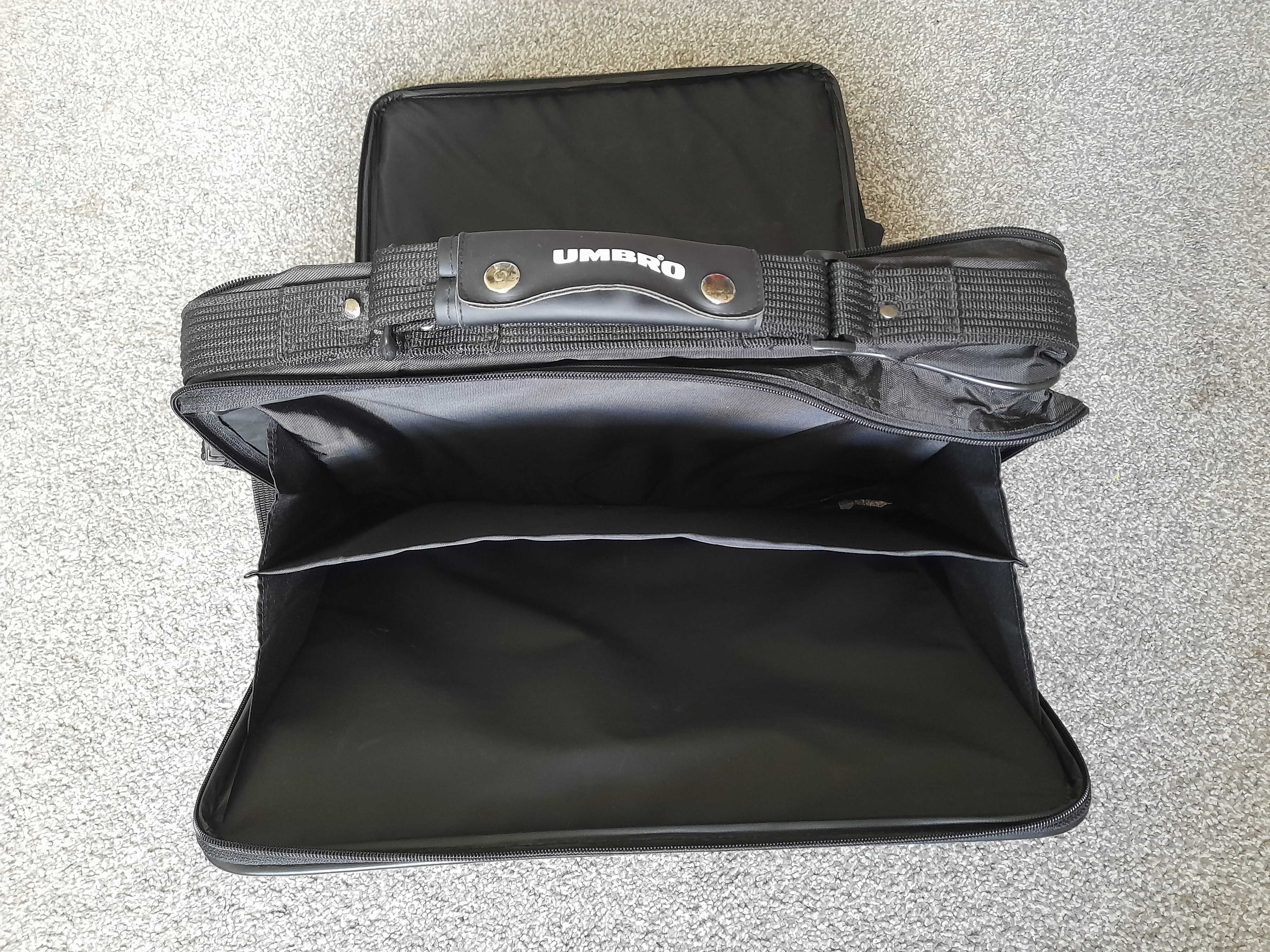 Markowa UMBRO duża torba na laptop solidna czarna środek 41 x 32,5cm