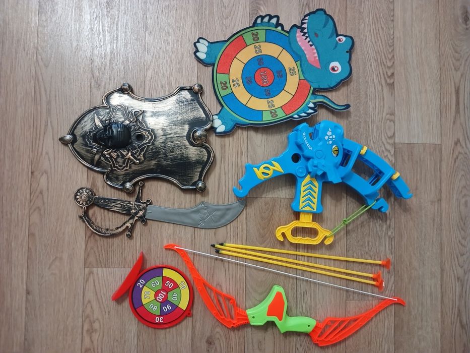 Іграшки машини.Лук арбалет меч дитячий.Набір військовий