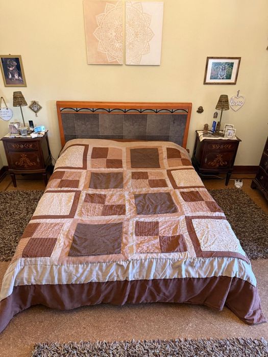 Cama casal em cerejeira, largura 1,50