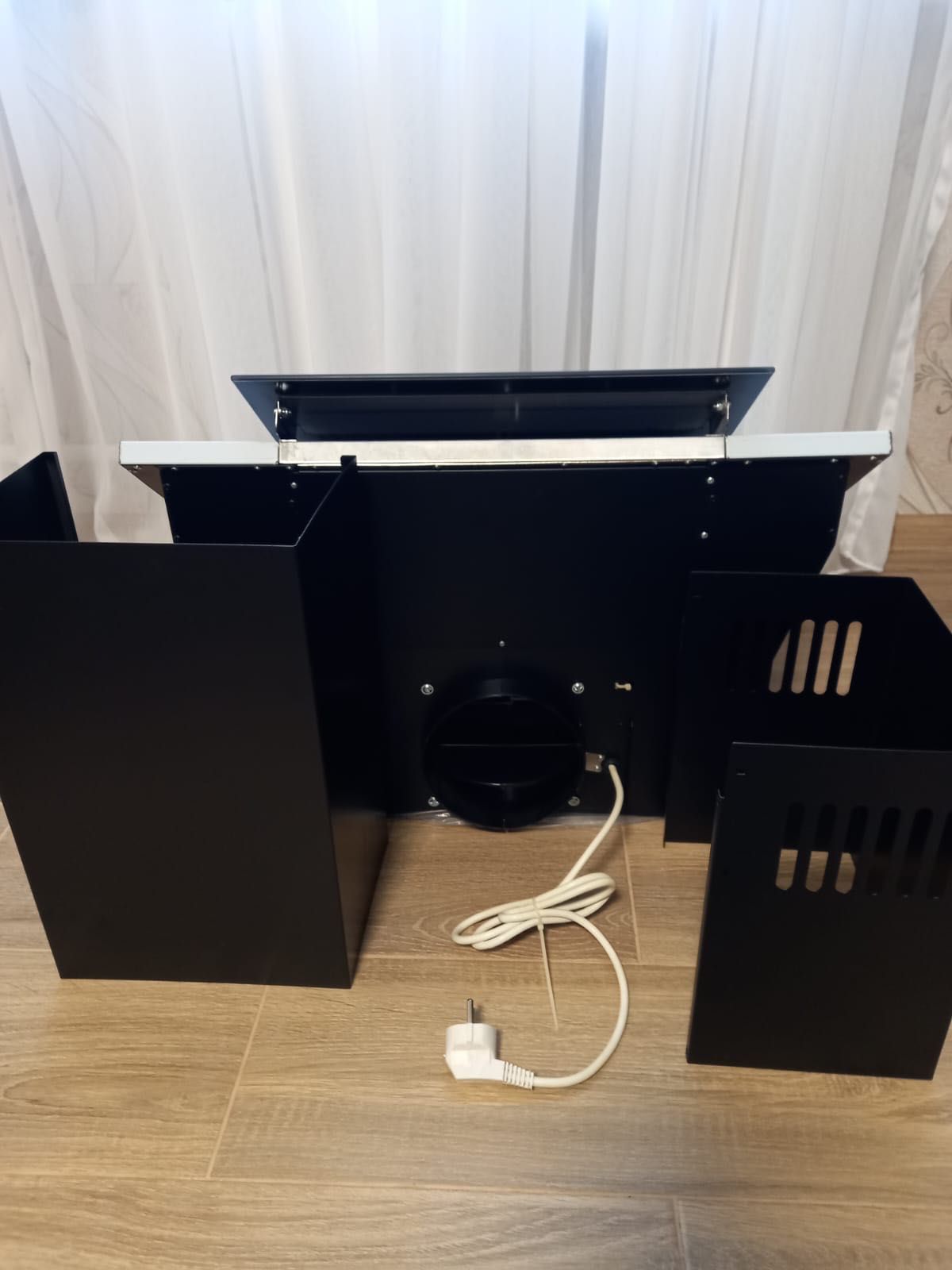 Продам витяжку кухонну ELEYUS