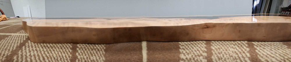 Wyjątkowy blat/dekor drewniany z żywicą – ręcznie wykonany