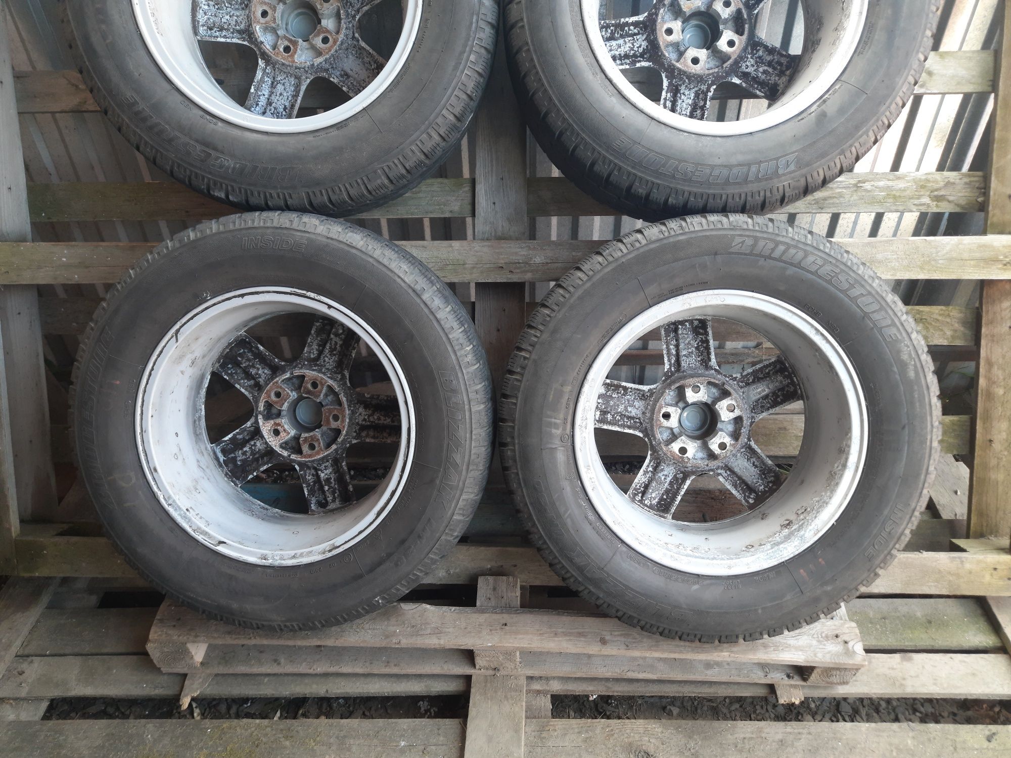 Колеса R16 5x114.3 6.5J ET40 ЦО 66.1 мм 215/65R16