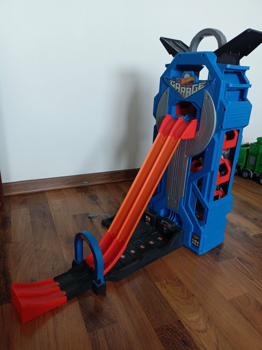 Hot Wheels Garaż Rajdowy City  FTB68