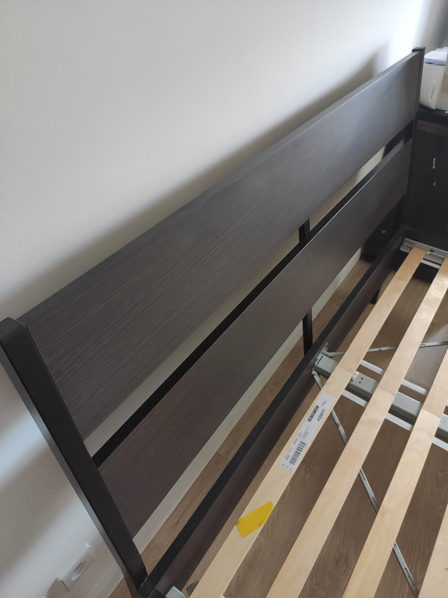 Cama casal Ikea TRYSIL preta estrado incluído