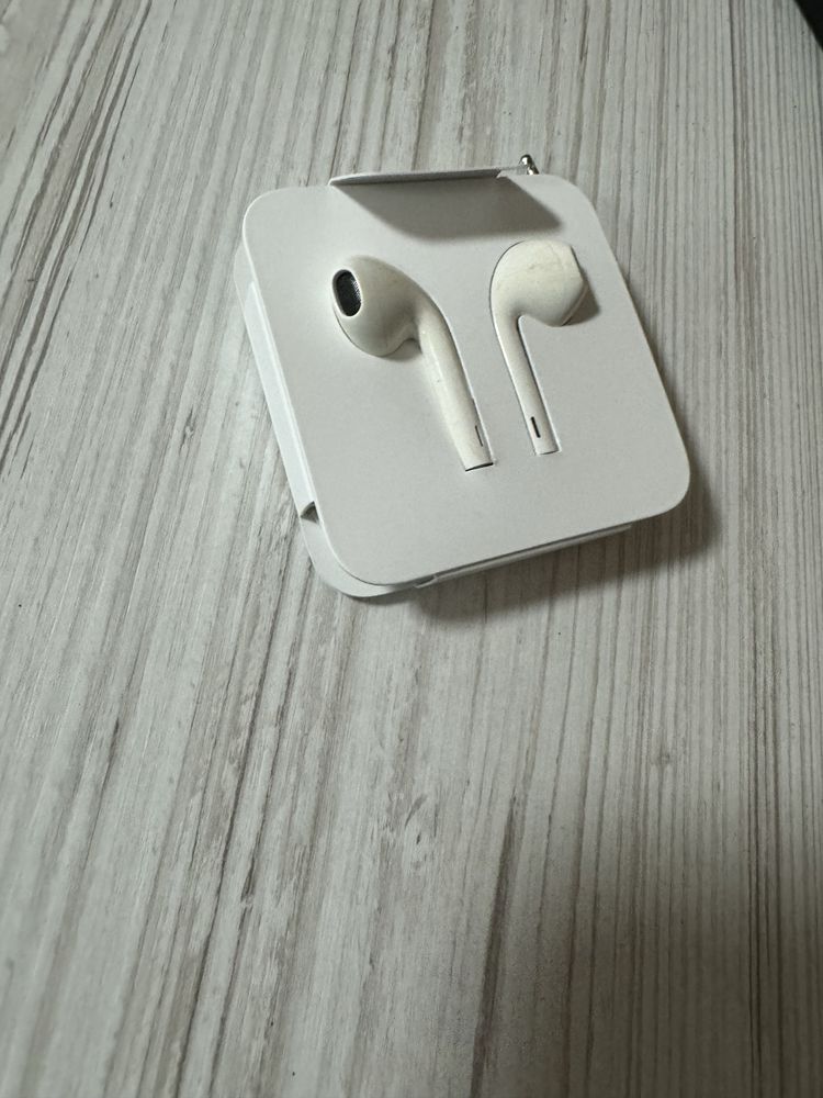 Продам наушники apple Earpods 3.5 mm и lightning apple