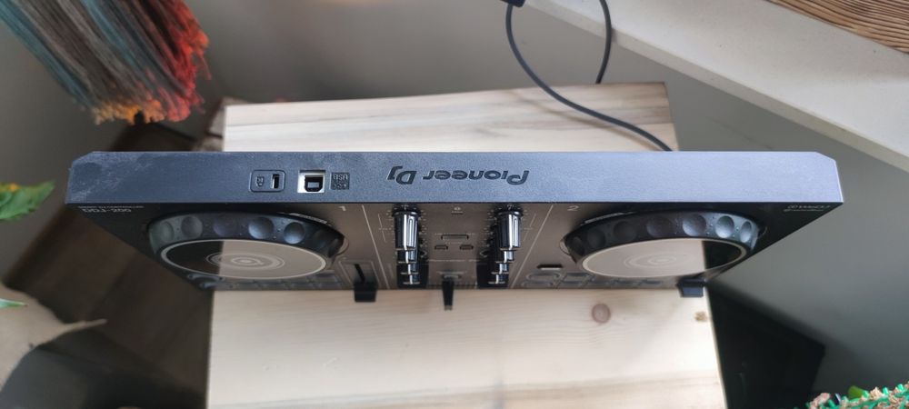 Kontroler Pioneer DDJ-200