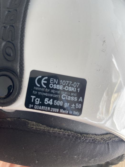 Capacete branco de ski com 2 viseiras