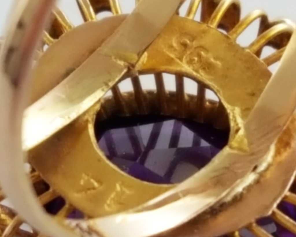 Złoty (próba 585) pierścionek zdobiony syntetycznym aleksandrytem